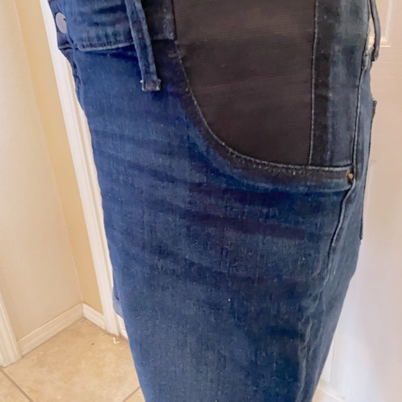Side panel maternity denim Bermuda shorts, dark wash - Picture 2 of 3